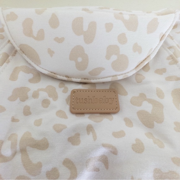 Tushbaby Hip Carrier & Snug Attachment - Picture 10 of 13